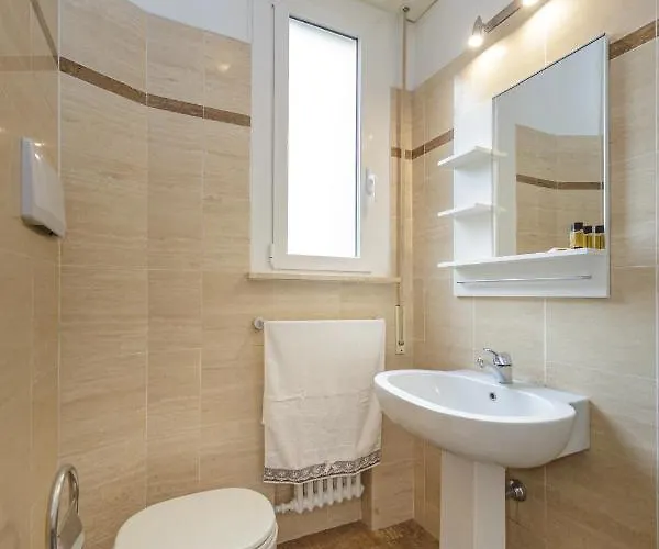 Casaviva - Comfy Flat With Parking In Santa M Διαμέρισμα *